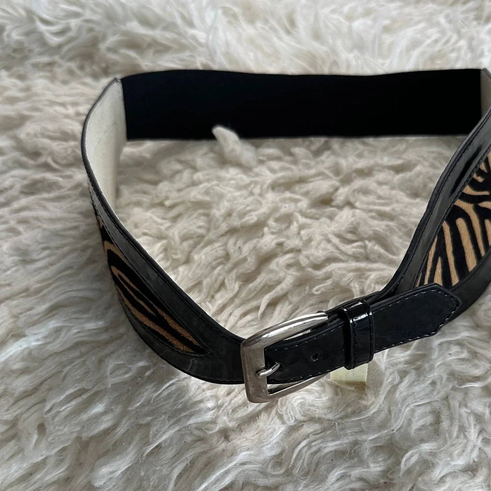 White House Black Market chic belt
